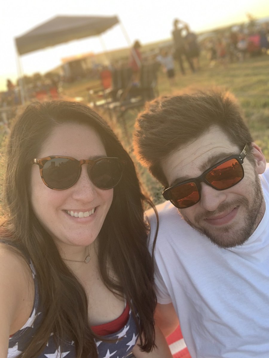 MissBBaez's tweet photo. Enjoying the beautiful sunset and this beautiful weather! 🌅@TownsellElem #timberwolfmagic #summerselfiebingo https://t.co/LAw2ahgh2a