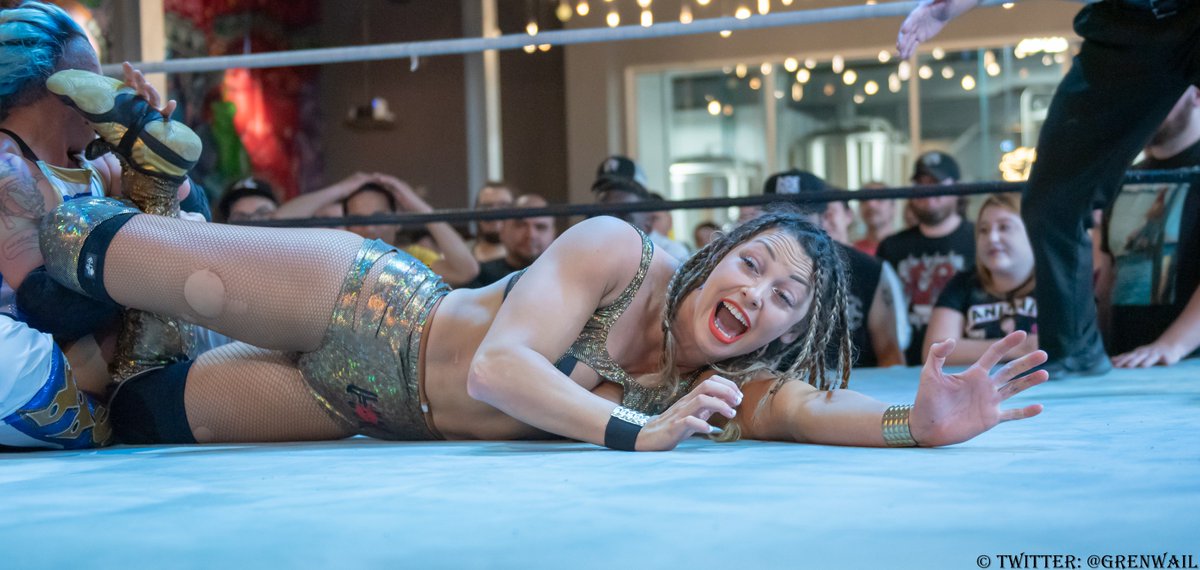 grenwail's tweet photo. 2/4 @WWRProWrestling #WWRCake
@SoloDarling vs @HeidiKatrinaa https://t.co/cymCUONKlN