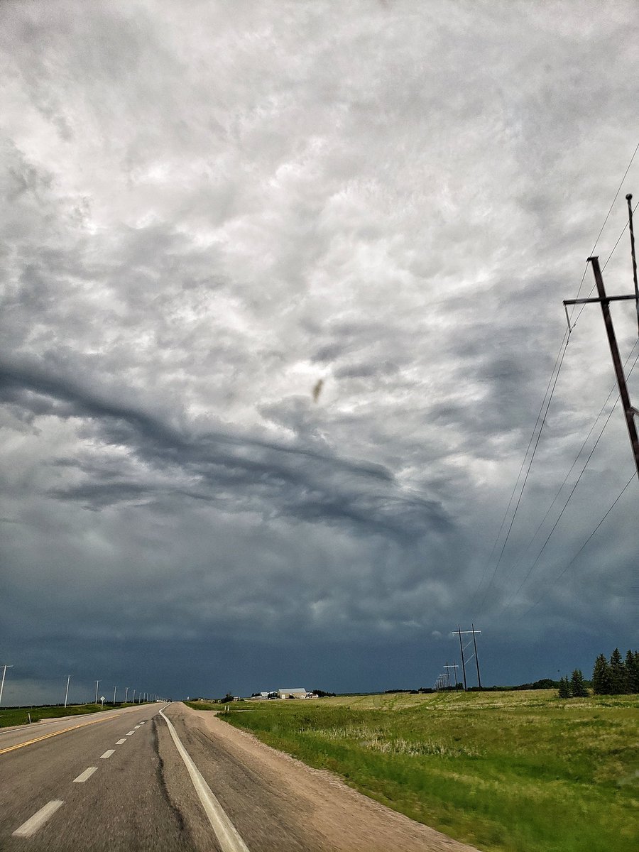 MommaFuchs80's tweet photo. #skstorms #landoflivingskies @fakeGAINER https://t.co/M7IXz6yDZg