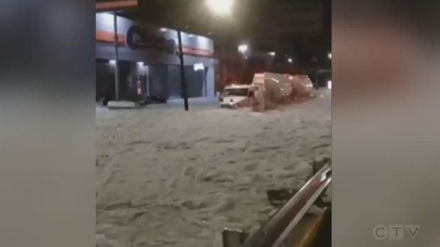Ice covers street after hail storm in Mexico bit.ly/2NsKoHh