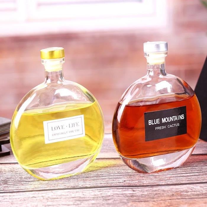 8oz clear thick bottom glass bottle.
Widely used for oil, coffee,spirit...