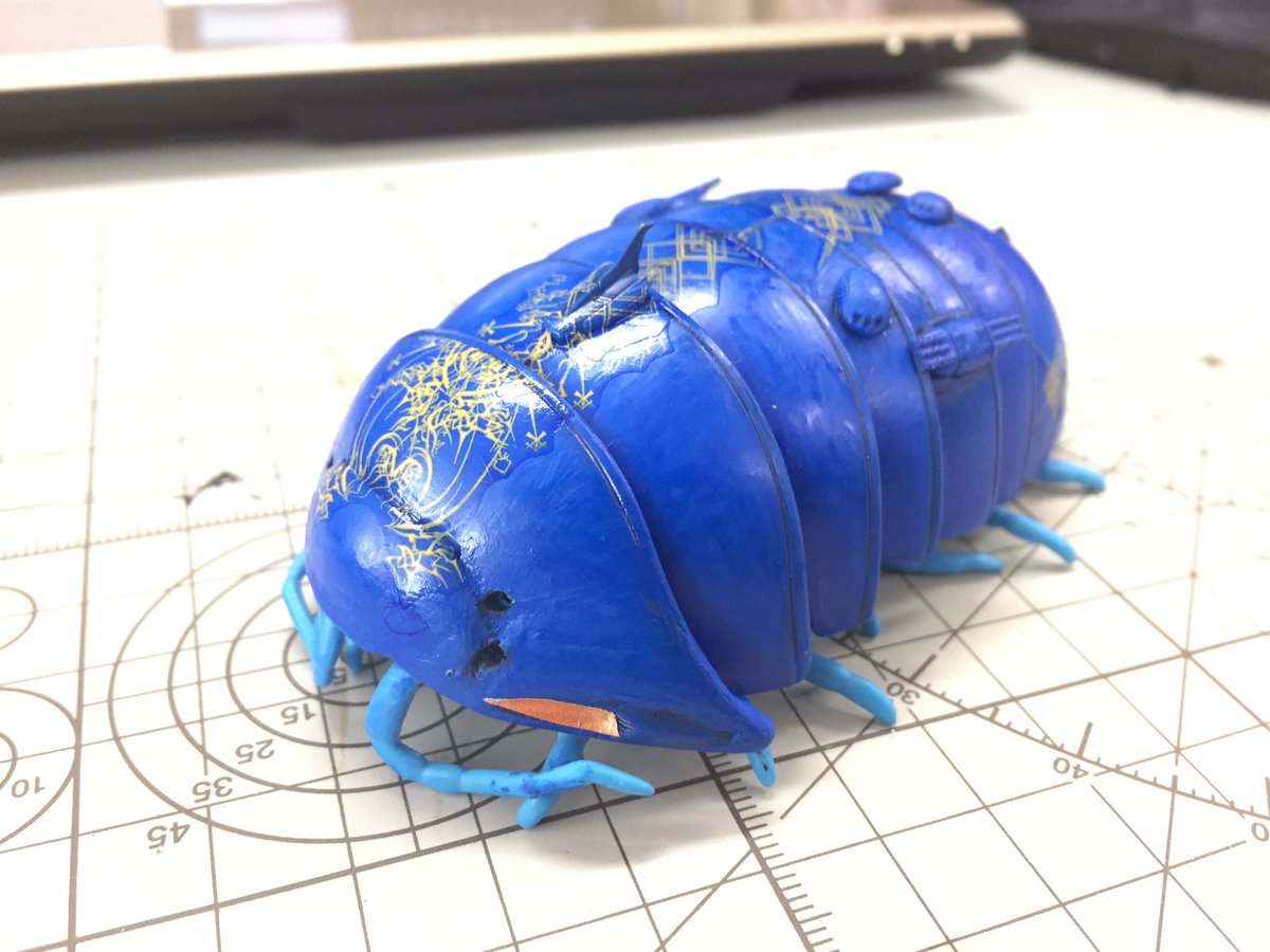 Mtic ダンゴムシガチャを改造 アンドロメダdx の余ったノイ バルグレイデカール使ってガミラスメカ22っぽさを メカコレ のガイデロール級のガミラスの目玉 ガミラス艦の砲塔は穴あけで装着してるのでちゃんと旋回します 笑 ヤマト好きを