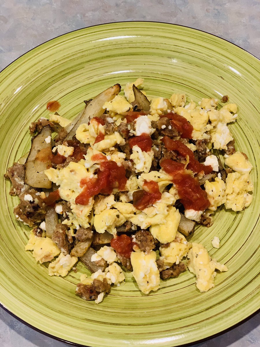She_Cooks_2's tweet photo. Breakfast for dinner or #BFD baked #breakfastfries topped with a scramble of breakfast #veggiesausage with #sundriedtomatoes and #feta. I added some salsa on top of mine, delicious๐ #HKT #meatlessmonday #vegetarianmeals #lowfat #lowcarb #pdx #homecook #eatlessmeat #foodie https://t.co/RD2jI0ayKm