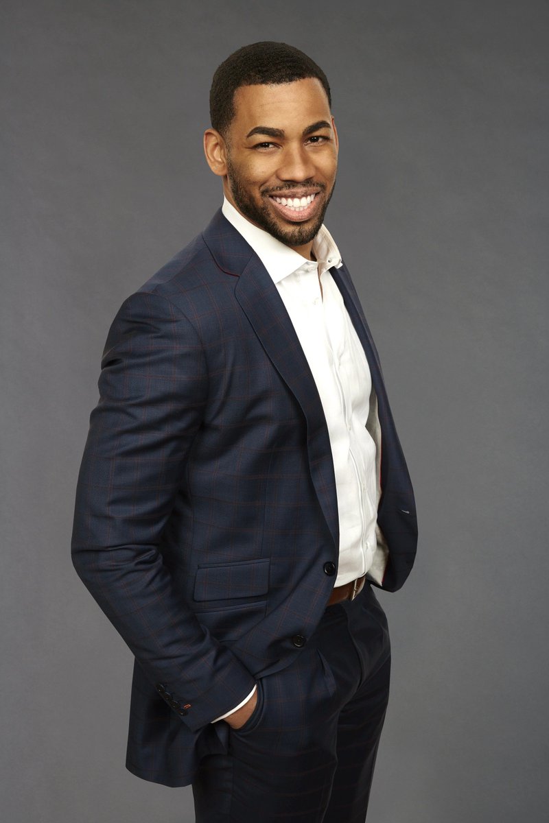BachelorBob_'s tweet photo. This man better be the next Bachelor.
 
He treats everyone with respect.
 
He is open and vulnerable.
 
He loves his family.

He just got his heart BROKEN with such GRACE.
 
HE IS THE BEST.
 
#TheBachelorette https://t.co/nh595GOw46