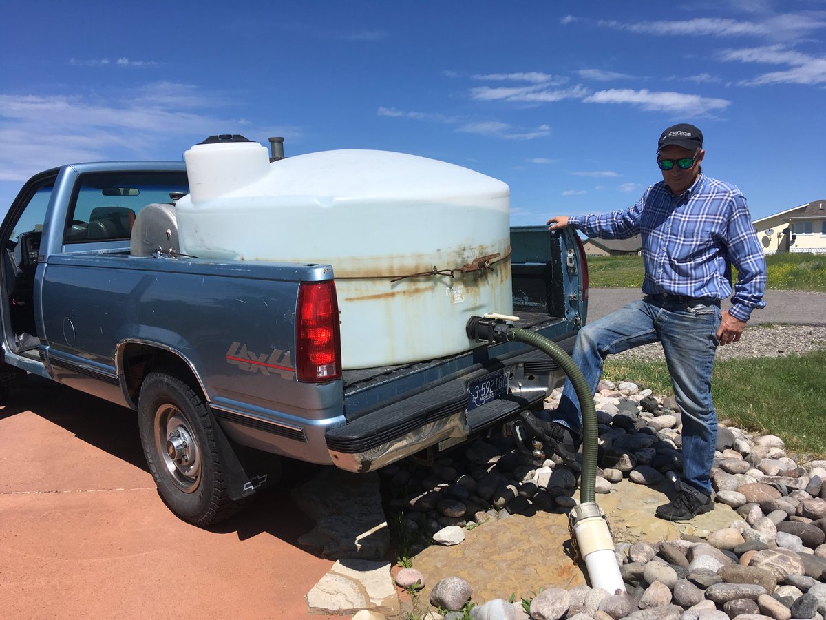 SteveProsinski's tweet photo. We know β¦@BGMayerβ© never sleeps. Never. Ever. He also helps those in need, like a neighbor whose cistern ran dry on a Sunday morning. #alarmfail #specialdelivery #simplythebest #thanksLarry https://t.co/Nn7d8koKiS
