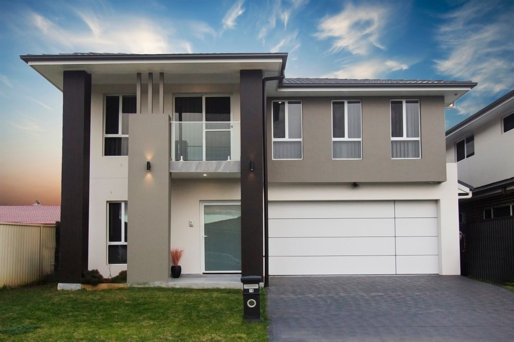 SeasonsRE's tweet photo. 10 Lightning Ridge Rd, Hinchinbrook NSW 2168

Only 6 months old home.
- 5 Large bedrooms with robes to all
- Ensuite to master with walk in robe
- Multiple living and lounge areas with tiles and expensive timber flooring finishes
- 3 bathrooms 
- Many more features
#realestate https://t.co/IsgHYu4NMZ