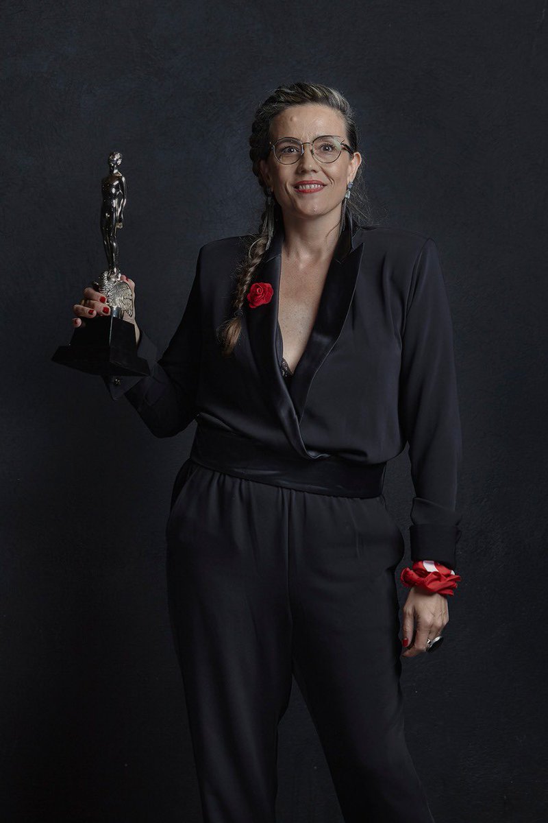 AcademiaCineMx's tweet photo. Annai Ramos Maza, ganadora del #Ariel2019 a mejor vestuario por Las niñas bien. 

Foto: Eduardo Islas / Cine PREMIERE https://t.co/Tb5az1kxuB