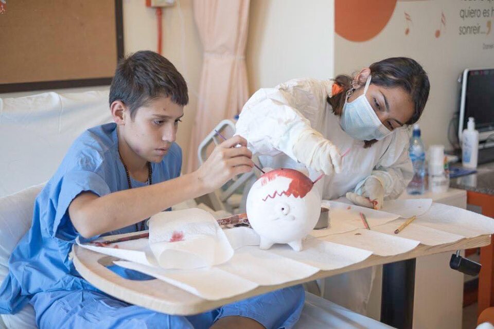 proyectodaniel's tweet photo. En Costa Rica pasamos de tener  ***0 espacios para jóvenes diagnosticados con cáncer, a contar con 6 salas y 17 camas***  las cuales son aprovechadas por chicos como Christopher de 13 años. 🧡 https://t.co/tEBWxsFGIA