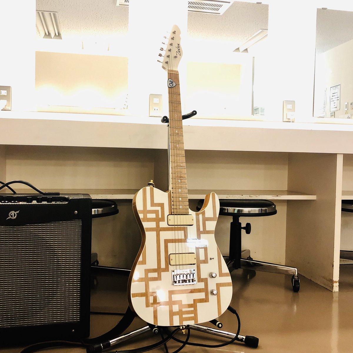 Hotei Ar Twitter 今ツアーも楽屋にはこのギター ギタリズム6ツアー 布袋寅泰 Guitar ウォームアップ