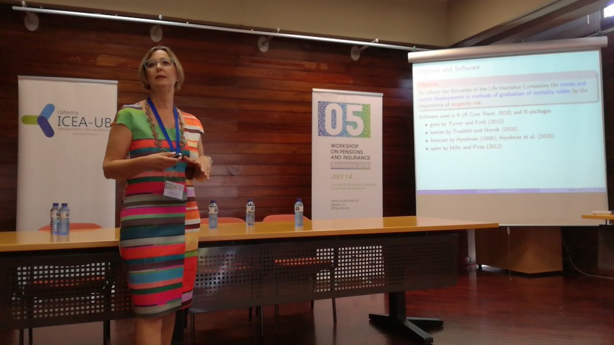 MMClaramuntB's tweet photo. Mortality models for the study of aging and longevity. Ponencia invitada de Ana Debon. Segundo dia del #05workshop. @icea_ub @icea_es @UniBarcelona https://t.co/YL0lfo3gkg