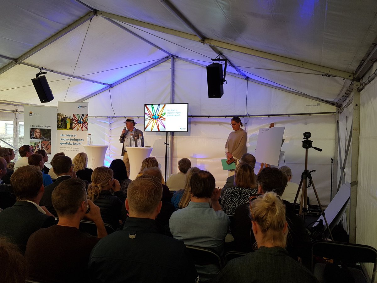 PEverhill's tweet photo. Minst 42 miljarder SEK slösas bort varje år i Sverige genom ineffektiv sopsortering. @Klas_Gustafsson inleder @tekniskaverken seminarium om just detta
#avfall #sopor #sopsortering https://t.co/spH9XB02Sr