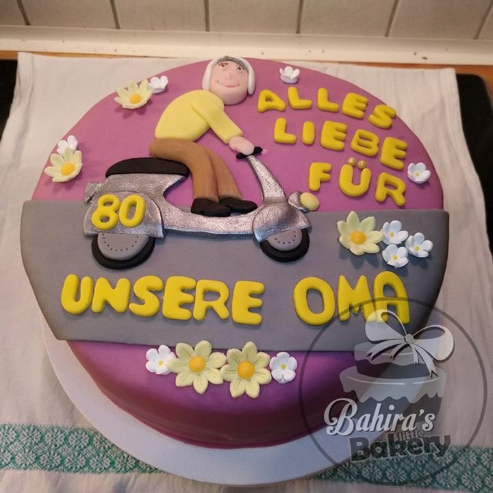 Last week I made a funny cake for a birthday party!
inside: Chocolate and chocolate ganache with a touch of apricot