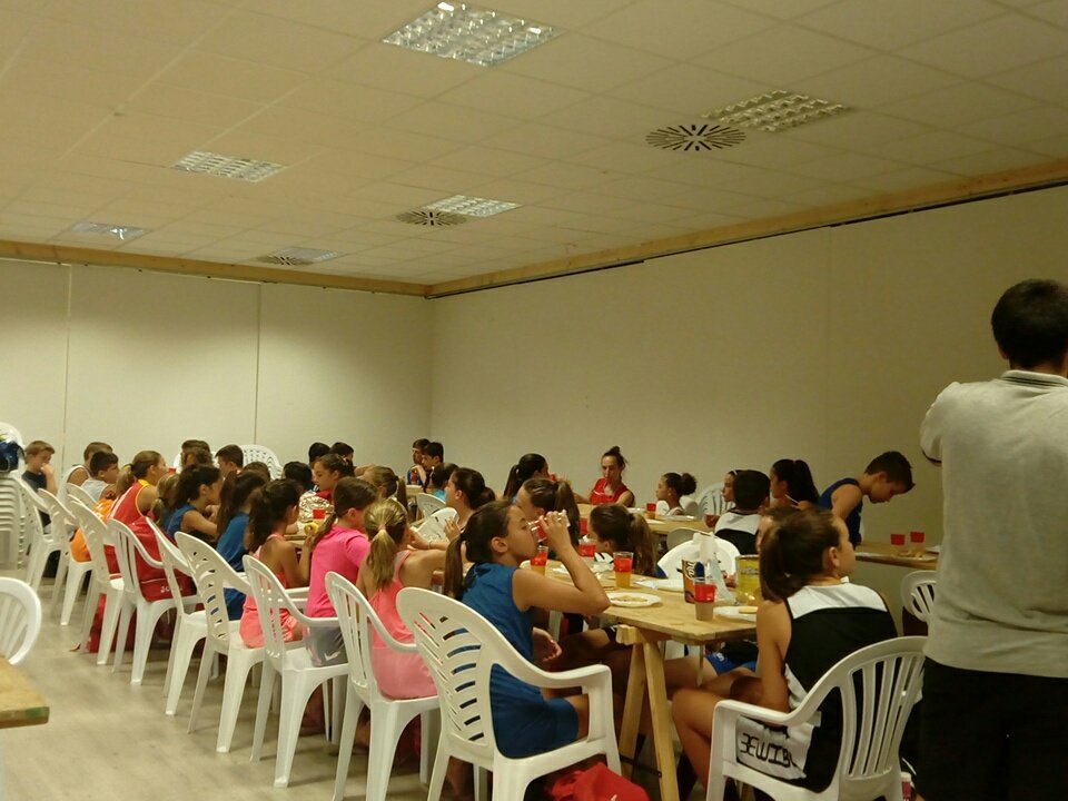 vs_roots's tweet photo. Desayuno 1 con los internos del campus. La segunda jornada apunto de empezar y hay que coger fuerzas! https://t.co/bbtwEedOvw