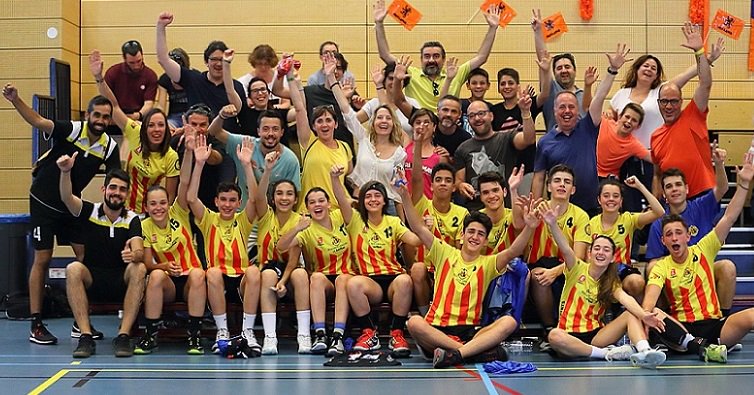 Korfbal. Aina Artés i Aitana Segura, jugadores de l'AEEK Montserrat Miró, obtenen la novena posició amb Catalunya al Mundial sots-17 que s'ha disputat aquest cap de setmana a Holanda <a href="/korfbalcat/">Fed. Cat. Korfbal</a> ow.ly/H9Fj30p2ErV