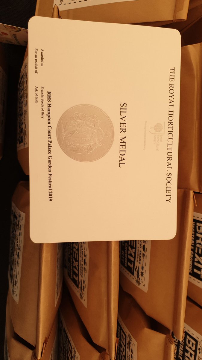 Very happy with our Silver medal at #RHSHamptonCourt for our #bioark  full of endangered vegetable varieties....  by using franchi seeds you are supporting #biodiversity in partnership with <a href="/SlowFood/">Slow Food</a> <a href="/SlowFoodHQ/">Slow Food</a> and <a href="/edenproject/">Eden Project</a>
