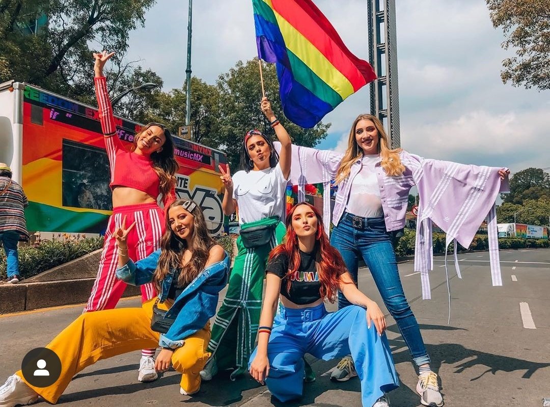 ventinobog's tweet photo. Hermosas fotos que nos dejó el pride https://t.co/KJCGhjp4jV