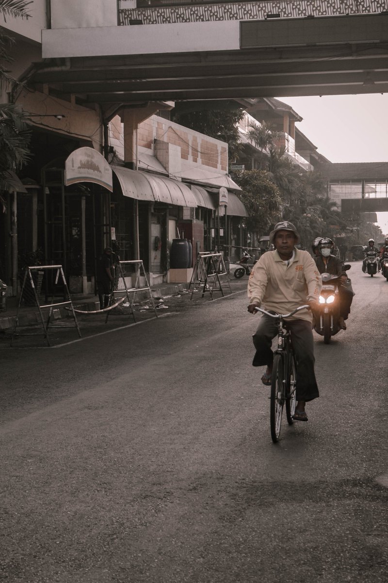 salmanemjeee's tweet photo. Serba-Serbi Pasar Beringharjo. #SetorFoto @piokharisma https://t.co/kZwcFuluw2