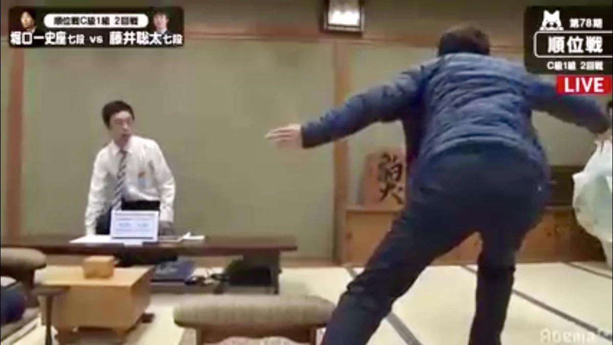 対局中にコンビニ袋片手に酔拳を披露する相手に対し？微動だにしない藤井聡太七段www