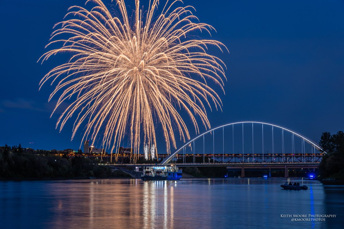 kmoorephotos's tweet photo. Happy Canada Day 🇨🇦 with a little flashback to last years fireworks!! #yeg #canadaday #flashback #lookinggoodat152 #trekthetrails #2018 https://t.co/15VIMkjMah