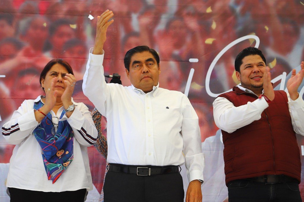 lapasarelamx's tweet photo. IMPULSARÉ UN GOBIERNO QUE BUSQUE LA IGUALDAD DE LOS POBLANOS: BARBOSA HUERTA https://t.co/m314mtRmXq https://t.co/Z70zBEaV3a