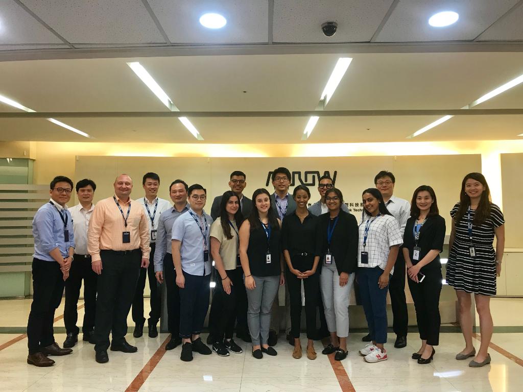 艾睿電子熱烈歡迎來自德克薩斯大學達拉斯於Diodes的實習生，到訪我們在台灣的辦公室，了解Arrow如何與Diodes合作，採用Diodes廣泛領域的獨立、邏輯、類比及混合訊號半導體技術，在消費性電子、電腦、通訊、工業及汽車領域不斷有創新的設計 。