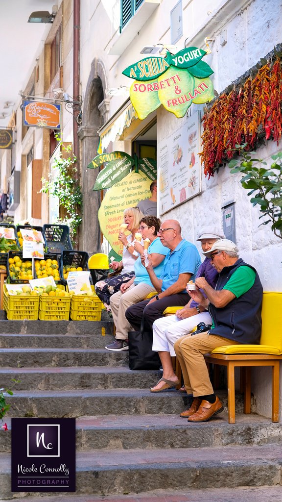 TODAY'S PIC: Time for gelato. 

....
#bestamalficoast #tramontodorohotel #top.amalficoast #visitamalficoast #amalficoastguide #amalficoastlovers #amalficoastfood #feelingamalficoast #icecream #gelato #streetscene