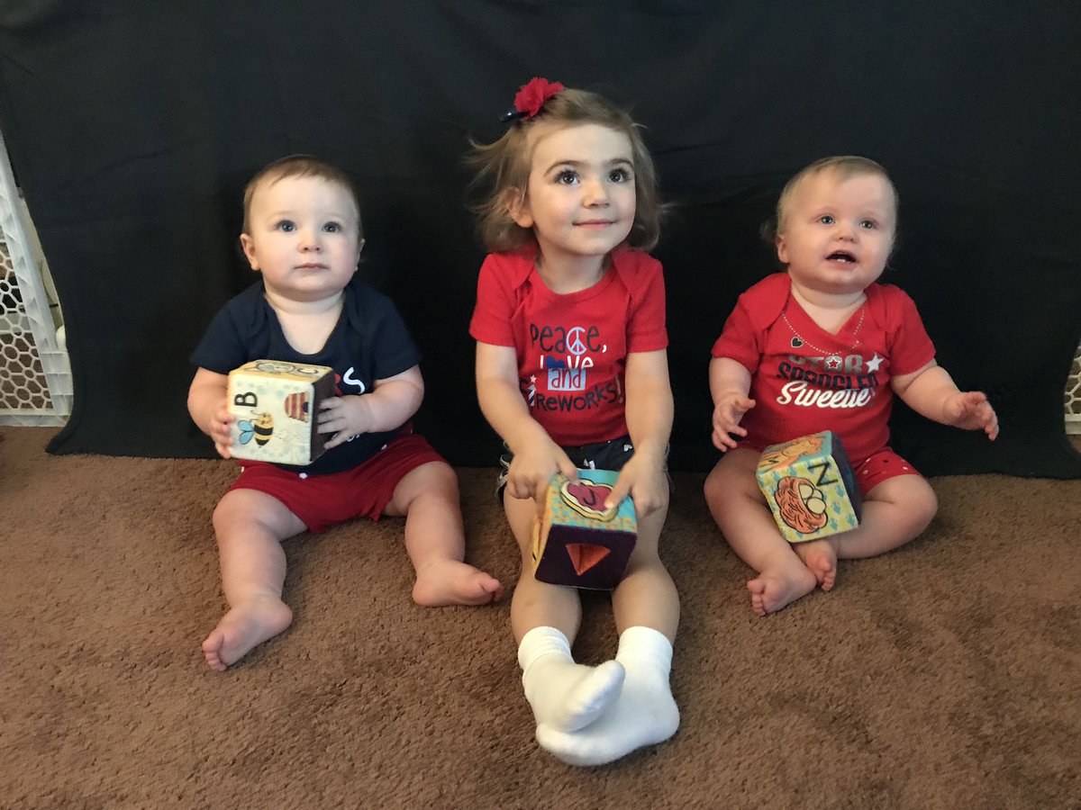 Salvo2225's tweet photo. Big cousin.. little cousins https://t.co/olOyc2D8TH
