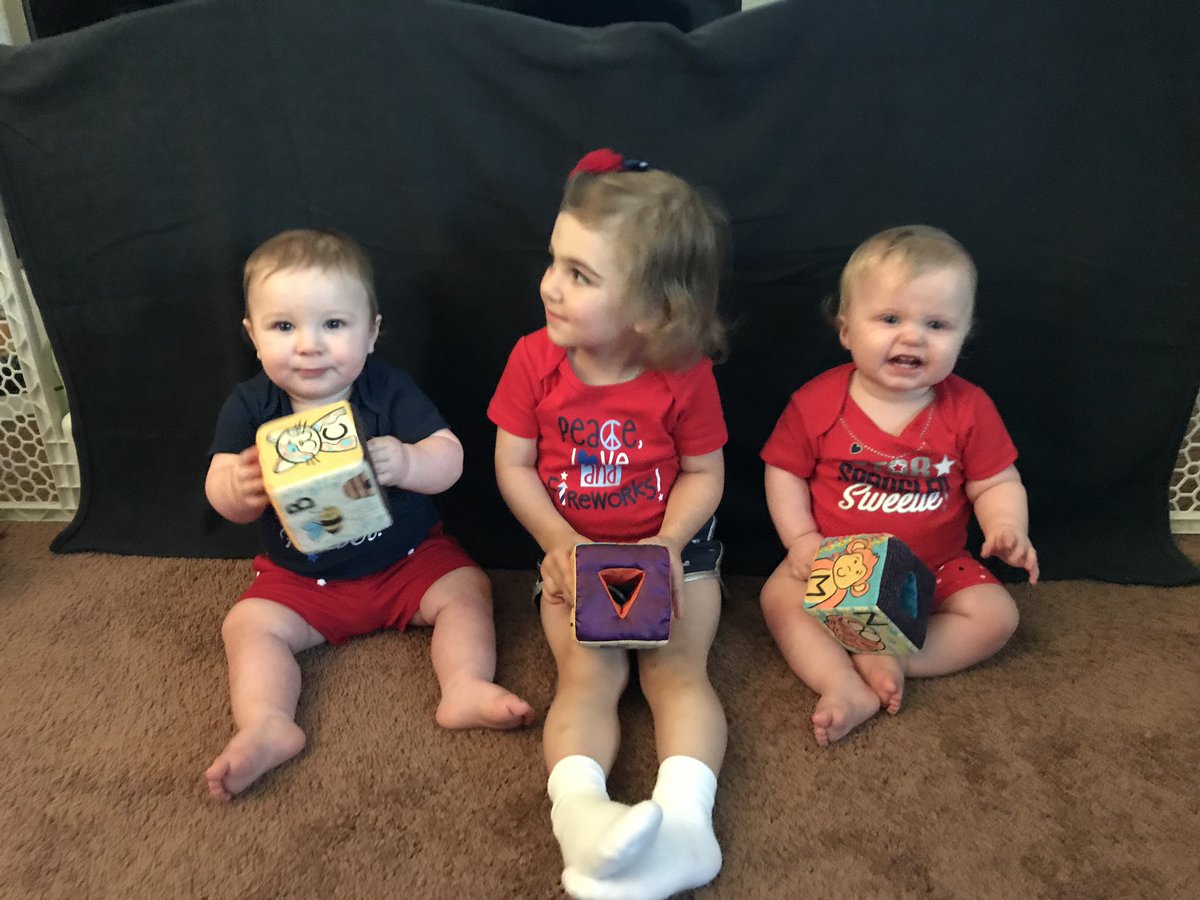 Salvo2225's tweet photo. Big cousin.. little cousins https://t.co/olOyc2D8TH