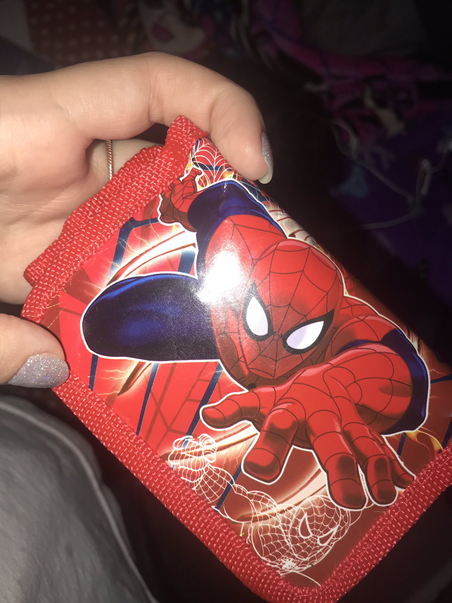 ana on X rt a esta billetera de spiderman o 10 anos de mala suerte https t mSOgur0wzM X