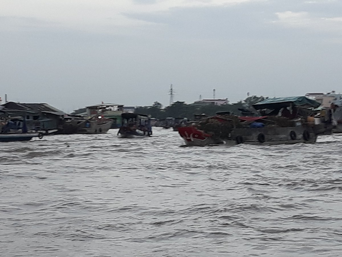 5am start on the water for our multi-institution Living Deltas team scoping Melong Delta hydrological sites for the next 5 years' capacity-sharing and knowledge co-production towards more resilient, living deltas. Fab!! <a href="/UKRI_News/">UK Research and Innovation</a> <a href="/GCRF/">Global Challenges Research Fund (GCRF)</a> <a href="/UniofNewcastle/">Newcastle University</a> <a href="/NCLPhysGeog/">NCL Physical Geog</a> <a href="/NCL_Geography/">Newcastle University Geography</a>