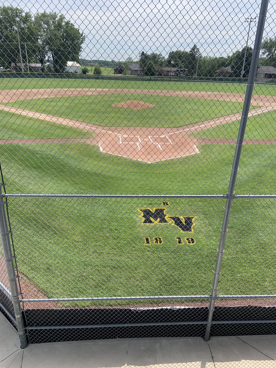 MV splits with EB tonight losing 9-3 and winning 15-1 in game 2. <a href="/blakeb2326/">Blake Becker</a> had a huge game in game 2 hitting two HR and driving in 8 runs. He is pictured here leading by example and picking up the dugout after he was the last one to leave. Great leadership! #WildcatProud