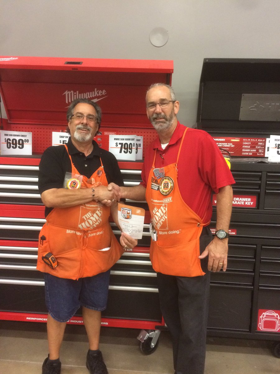 Gordon Devos is a retired 30 year USAF veteran. Gordon has been working in hardware at store 0410 in Tucson for 3 years and has been recognized for excellent customer service. A customer found me at the service desk to rave about Gordon’s service!! Nice work🤙🏻
