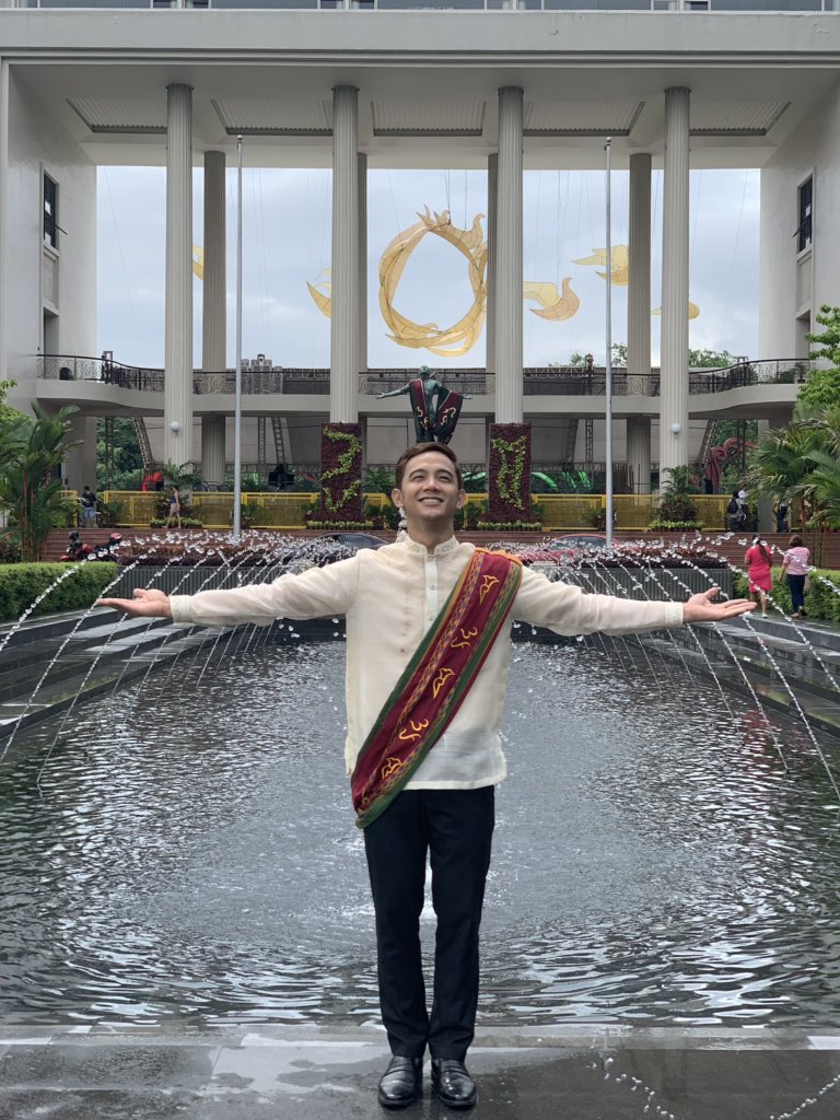 gymbrodiscus's tweet image. Dapat talaga sablay at sunflower...seeds lang suot ko dito eh. JK. #sablay2019 #oble #UPnamingmahal #iskolarngbayan #parasabayan