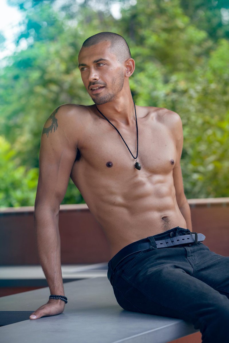 MrLaReeRee's tweet photo. 😍😍😍😍😍😍😍 Heyyyyyyyyyyy #Hottylicious hunk @AlexJones420XXX https://t.co/AWpJXKl7XS