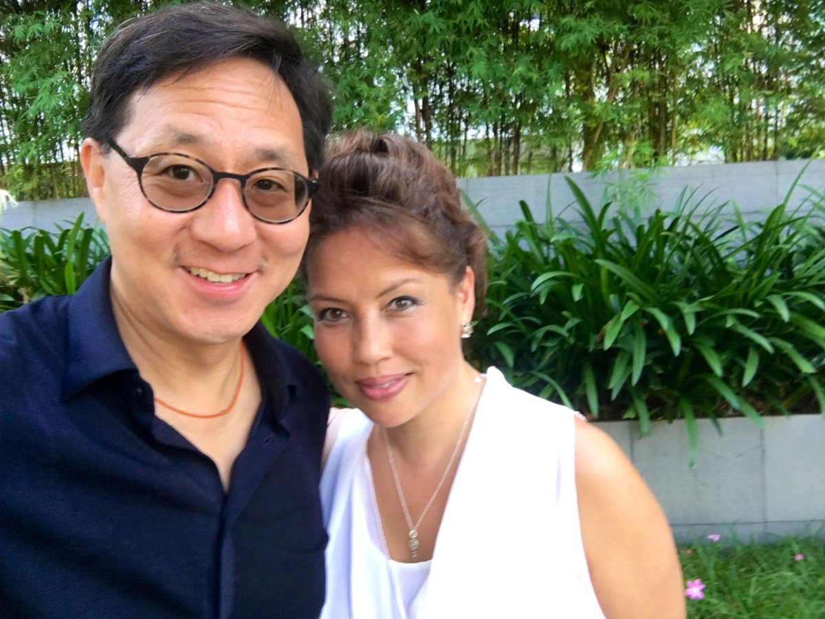 CurtisSChin's tweet image. A #CurtisChinHashtagShoutout goes out to #FOJSG! That would be #FourthofJuly Singapore 🇺🇸

It’s a particularly special #July4 as our @RedWhiteBlueDot Chargé d’Affaires @StephanieSyptak completes her tour in the 🇸🇬 Lion City. She will most definitely be missed. 

🍔🌭🍟🗽🎇🦅 #USA