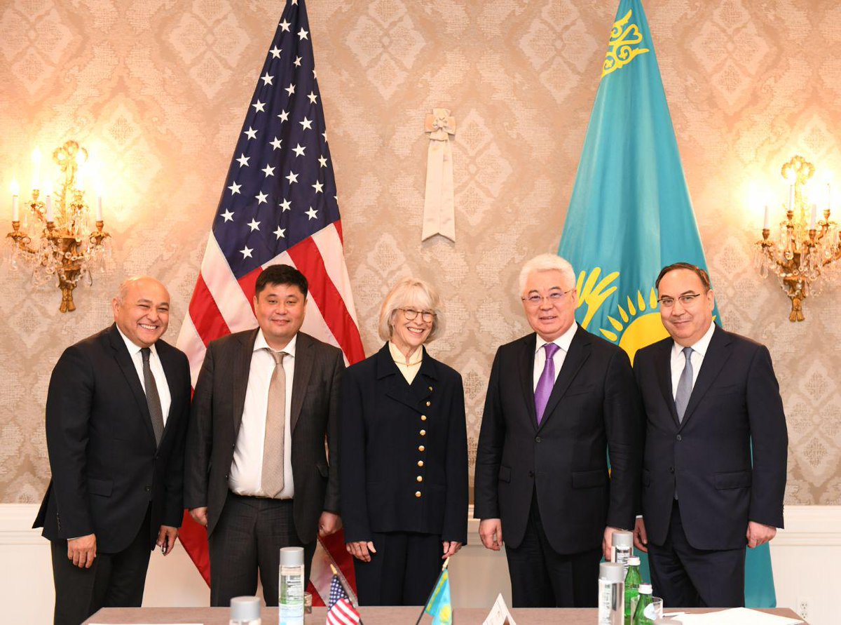 MFA_KZ's tweet photo. 🇰🇿🇺🇸 Глава МИД Бейбут Атамкулов в первый день своего официального визита в США провел деловой завтрак с членами «US-Kazakhstan Business Association» и серию двусторонних встреч с руководством ведущих американских компаний и корпораций. #USKBA
🔗 https://t.co/7yUoy5THeU https://t.co/MpJHMPw6GY
