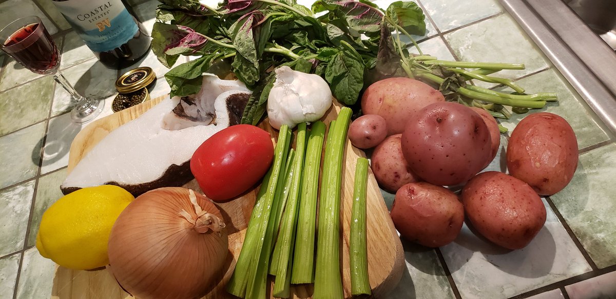 NCrystean's tweet photo. When you find awesome halibut filets at the market. Bam... snatch 'em up and wok n roll! π
#Ranch99 #halibut #ratatouille #redspinachsalad #redpotatoes #livetoeatnoteattolive #bonappetit https://t.co/w633eE7XI5