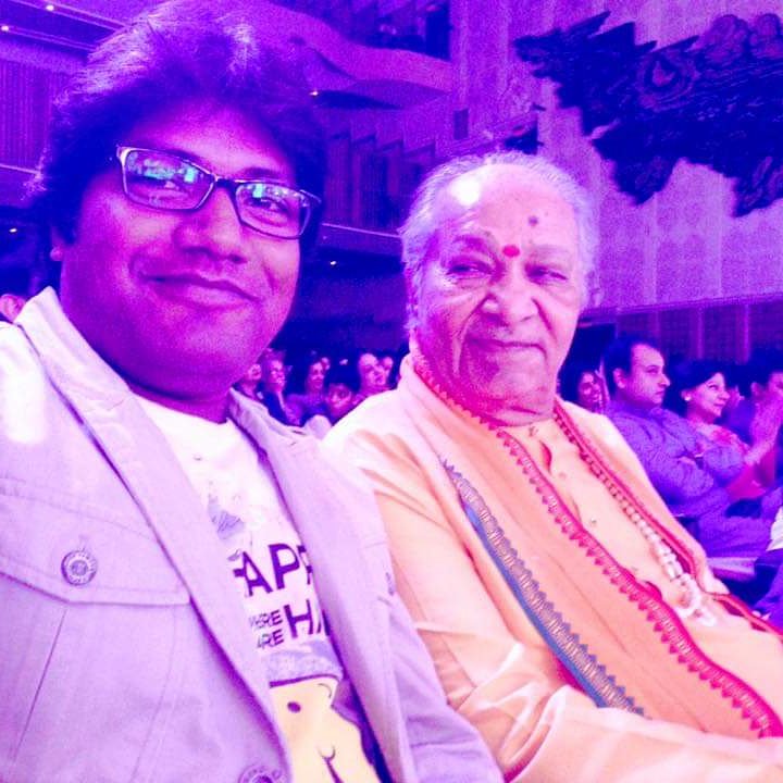 KaamodSubhash's tweet photo. Belated Happy Birthday to Gurutulya  #PADMAVIBHUSHAN #PANDIT #HARIPRASAD JI...🙏🙏🙏 https://t.co/JlKCsYnWHB