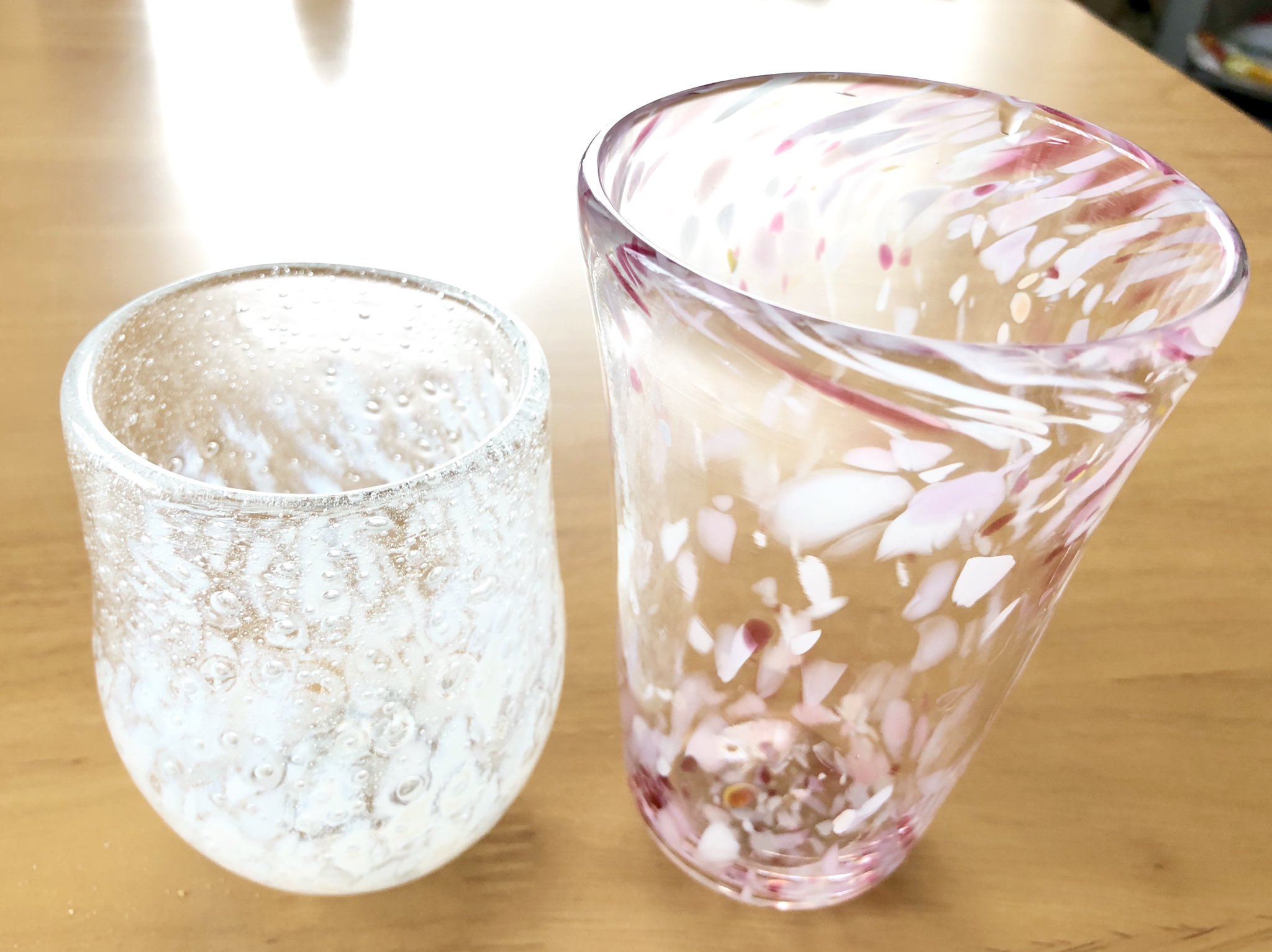 Twitter এ 平山真衣 週末に軽井沢で作ったグラスが届きました 右が母作 左がわたし かわいいーかわいいー 母のは桜ってぽい わたしのは想像してた通りサイダーっぽくなって満足 形が歪みまくってるけどそれも味だね ね 軽井沢ガラス工房 T Co Twitter এ 平山真衣 週末に軽井沢で作ったグラスが届きました 右が母作 左がわたし かわいいーかわいいー 母のは桜ってぽい わたしのは想像してた通りサイダーっぽくなって満足 形が歪みまくってるけどそれも味だね ね 軽井沢ガラス工房 T Co