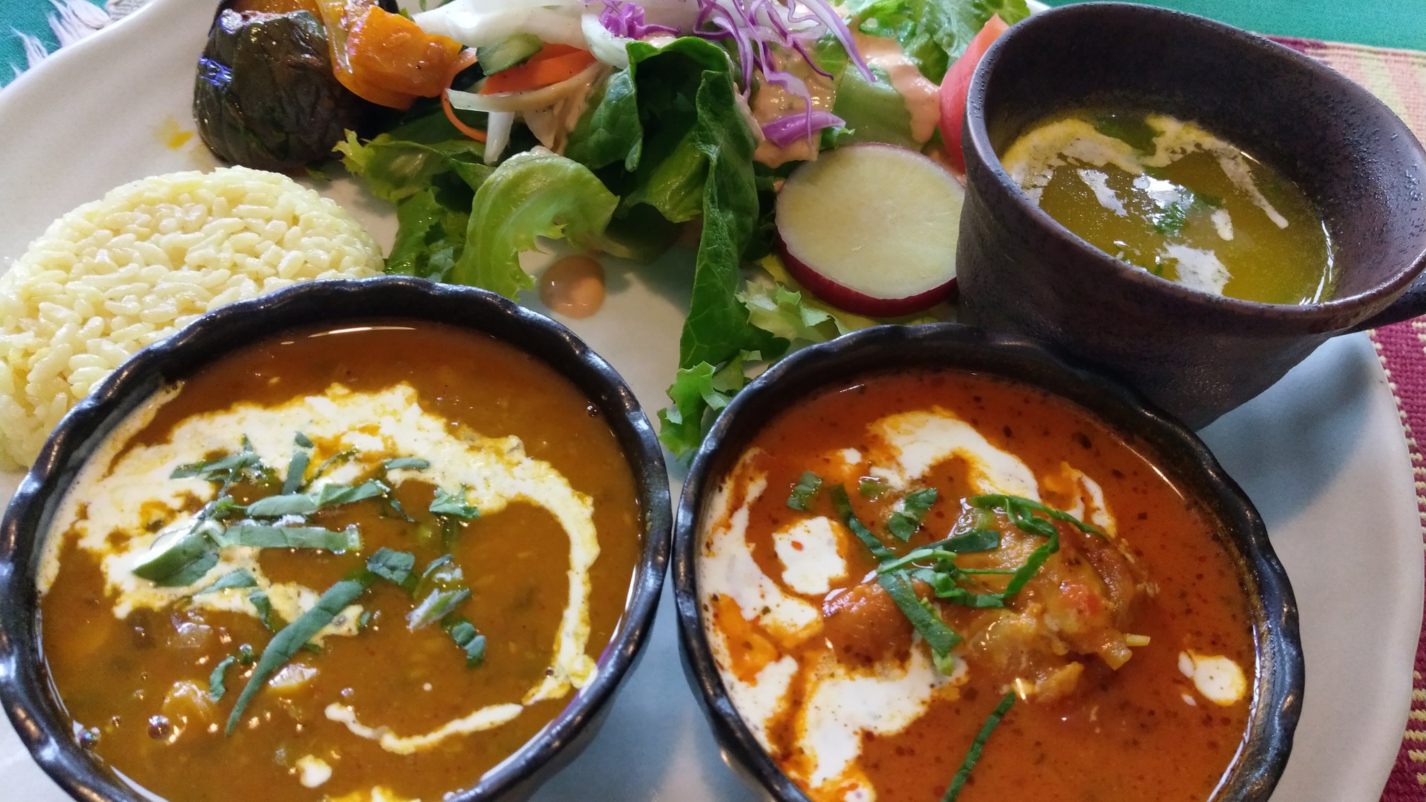 ていぞう 冷凍食材を使わない美味しいインド料理店 ラニ が 北山田駅近くに移転 ランチメニューは一つだけ カレーは定番のチキンバターマサラと日替わりのダルと茄子のサブジ 食材の味がわかるカレーにフワフワもちもちのナン カレー好きな人にオススメ