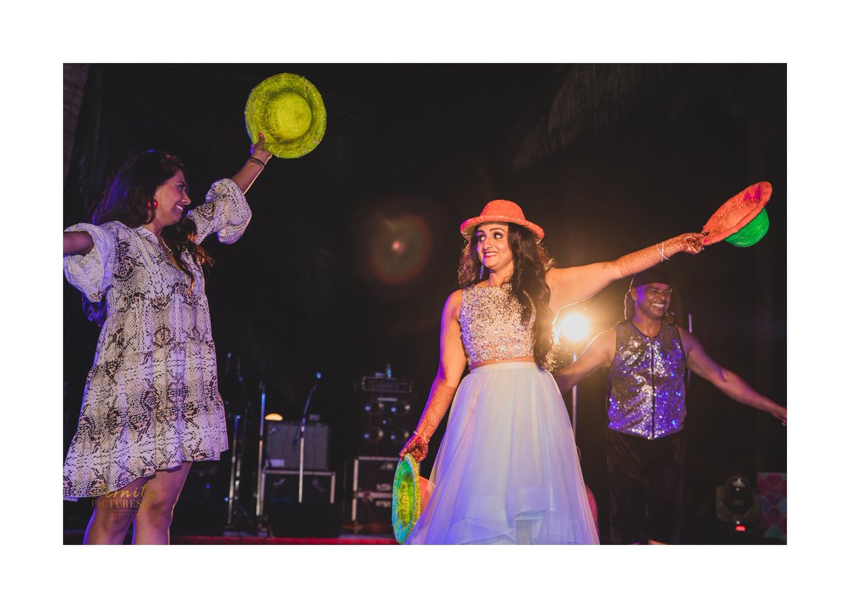 ByGarema's tweet photo. Never a dull moment!!
#acrobatics #juggling
#acrobat #sangeetnight
#goa #destinationweddings #artistmanagement
#indianweddingplanner #weddingideas #weddingsingoa #wedding #entertainment #sangeet #preweddingevent #2020bride #destinationweddingspecialist #2020weddings #gkww https://t.co/rSthnFb8xz