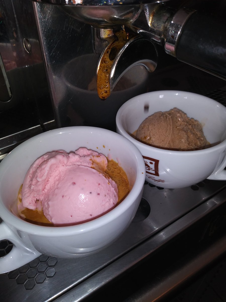 VaralloB's tweet photo. #affogato #gelato with a shot of #espresso https://t.co/lWb9eCc8MX