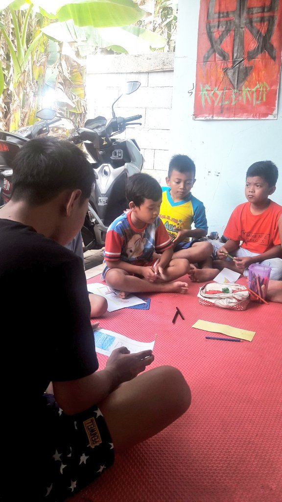 ibnaizil's tweet photo. Selama pendidikan dan pembelajaran bisa dilakukan di mana pun, oleh siapa pun dan teruntuk siapa pun, kalian ngga usah cemas ngga masuk sekolah (favorit) &amp; orang tua kalian juga ngga harus dipusingkan dengan biaya administrasi pendaftaran siswa baru yg penuh spekulasi bingit ... https://t.co/7g0WddIyN4
