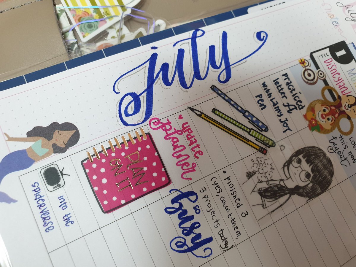 KRYSTALcrafts's tweet photo. Welcome, #July!! Trying out a vertical lined layout mini #happyplanner for journaling https://t.co/JwaNsdZHhL