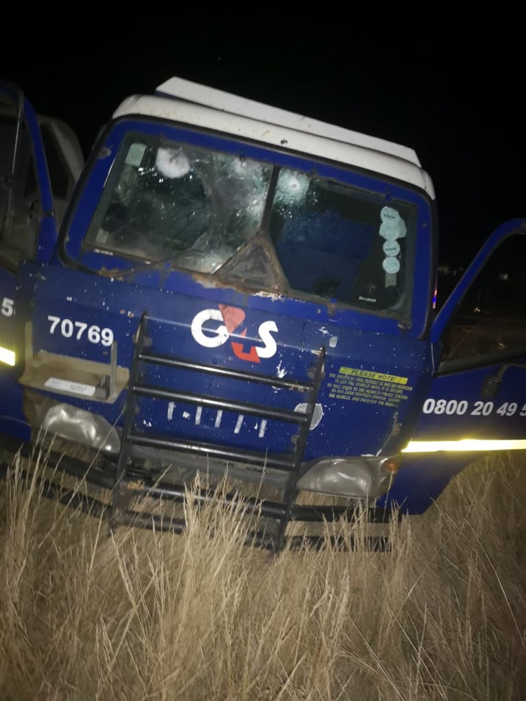 Abramjee's tweet photo. #CITRobbery last night between Highflats and St Faith's in KZN. About 15 heavily armed men wearing balaclavas. Cash van bombed. https://t.co/SfyXWQnWqB