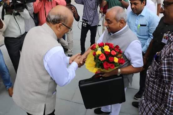 NikhilFGarg1's tweet image. આજરોજ હું ગુજરાત વિધાનસભા ખાતે વર્ષ ૨૦૧૯-૨૦નું અંદાજપત્ર રજૂ કરવા જઈ રહ્યો છું. #budget2019_20
#GujaratBudget4NewIndia