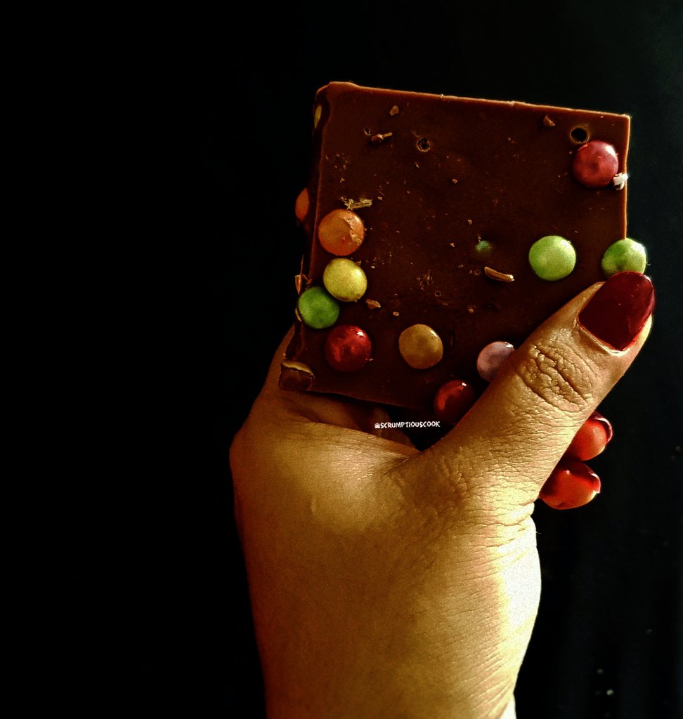 dipikajoshi20's tweet image. A little chocolate a day keeps the doctors at bay!
#LÄDERACH @Laederach_Swiss 

#sweets #cheatdays #chocolates #kids #yummy