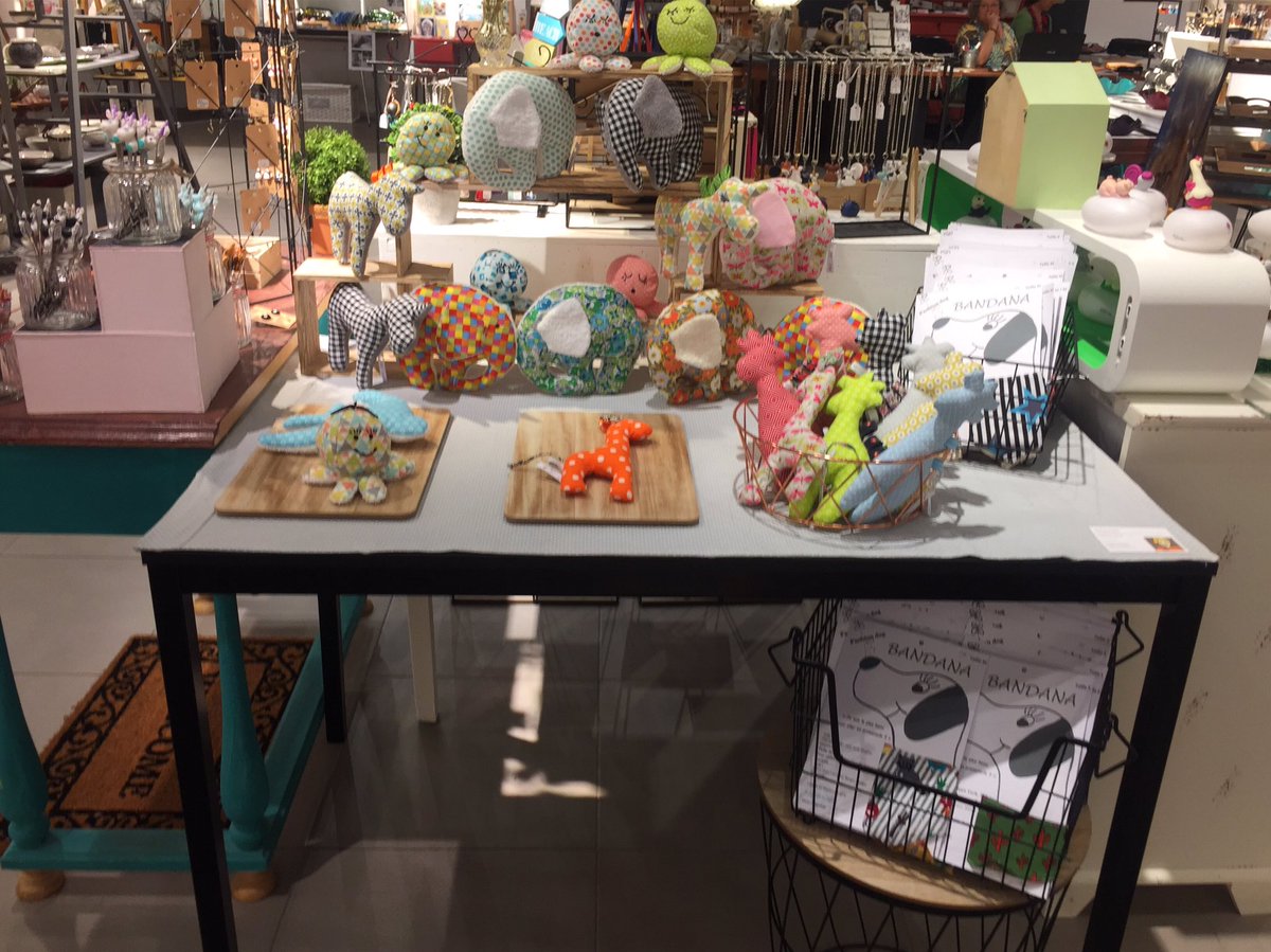 bazaracaro's tweet photo. Je suis installée dans la boutique @lestresorsbordelais à Pessac.
.
.
.
.#boutiquedecreateurs#girondinlove#createurfrancais#madeinfrance#artisanat#igersgironde#pessac#bazaracaro#lestresorbordelais# https://t.co/vsPV5RtWyE