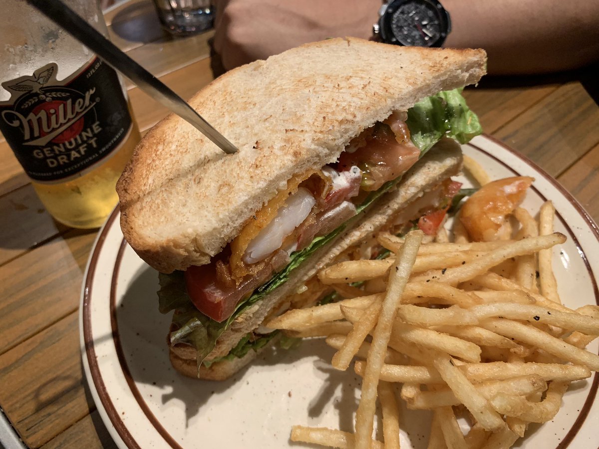 msnbiizk's tweet photo. ウクレレレッスン終了!
涙のシュリンプサンド反省会🍺🥪🍟
#miller #genuinedraft https://t.co/GcrScWPaI8