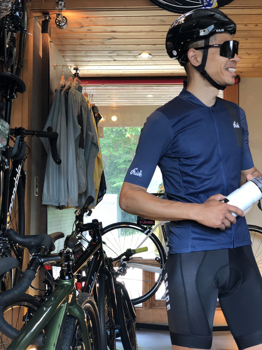 gridebikes's tweet image. 落ち着いたネイビースタイル、サングラスでアクセントをつけて。

#newkitday #roadcycling #roadbike #roadbikelife #cyclingapparel #gride #gridebikes #cyclingkit #cycling #cyclinglife #cyclingphotos #kitwatch #thankyoucycling #loveroadbikes#サイクリング #ロードバイク #サイクルジャージ